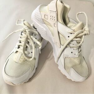 Nike White Huarache Sneakers Size 4 Youth